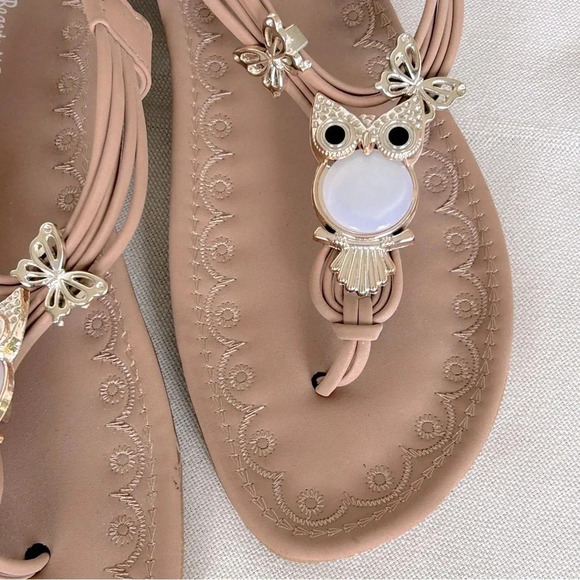 Tan Jewel Embellished Owl Butterfly Pendant Strappy Slip-On Flats Sandals / Sz 8 - Picture 2 of 8